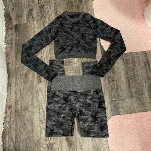 black camo gymshark set